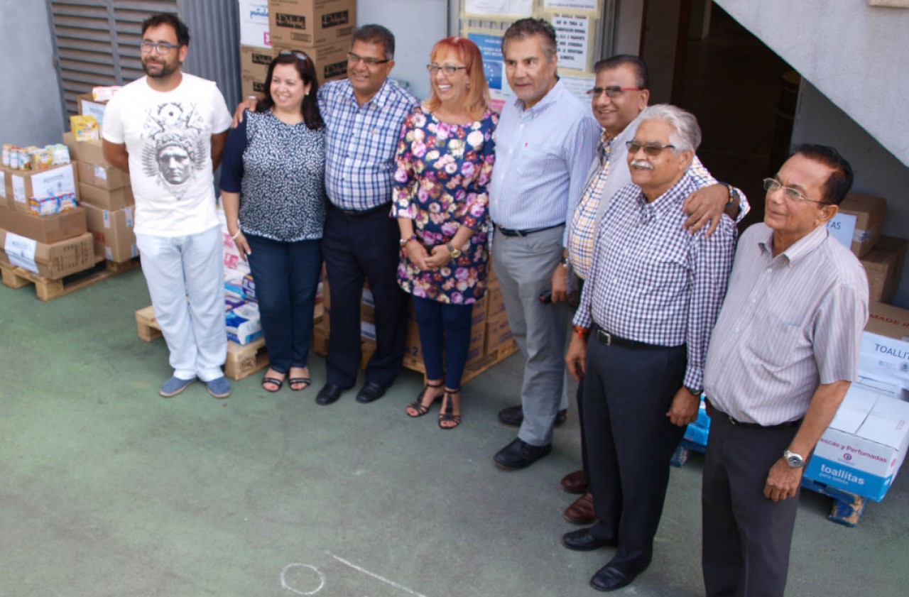 La Comunidad Hindú Tenerife Sur dona más de cien kilos de alimentos y productos al banco de alimentos de Adeje