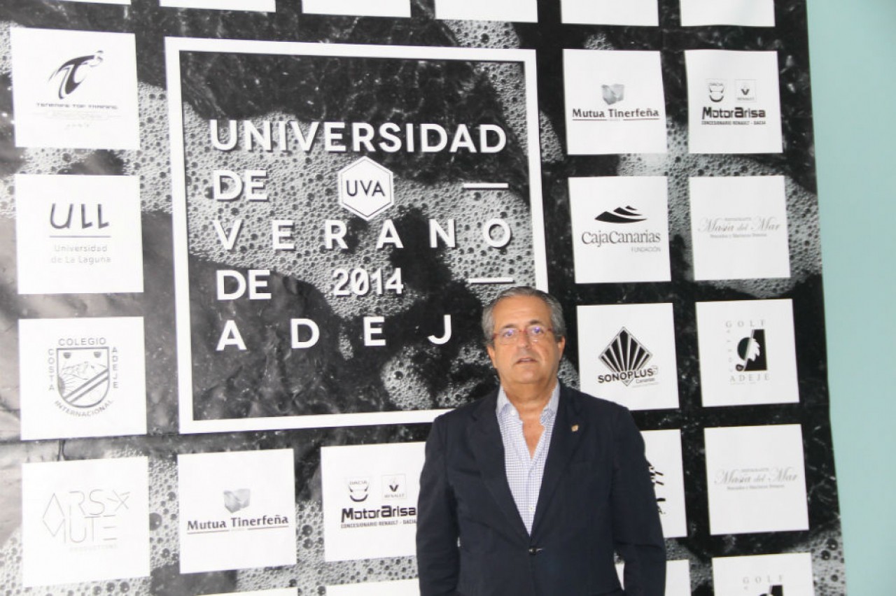 Alarcó plantea en Adeje la necesidad de crear un protocolo y un plan de urgencias sanitarias