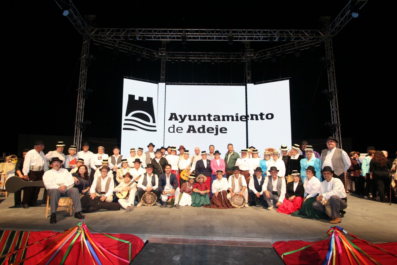 Santa Ana, agrupación folclórica de la tercera edad de Adeje promociona su nuevo disco "Así es la vida"
