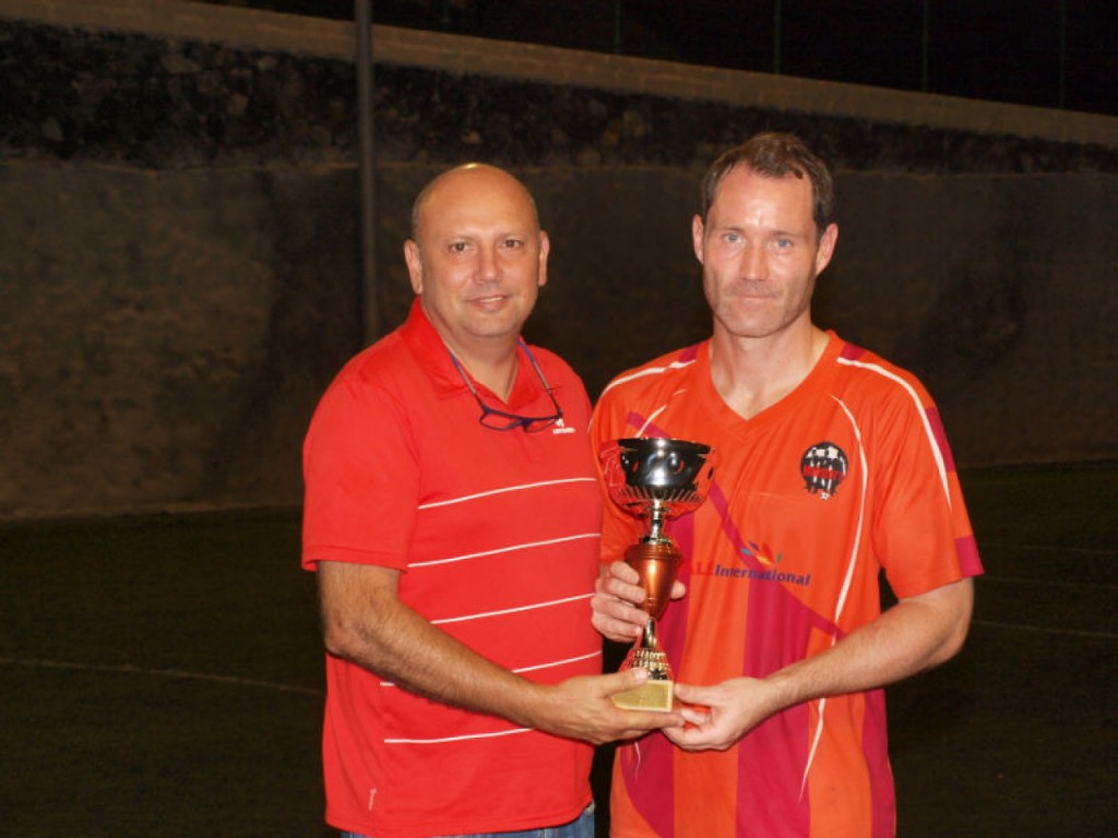 Adolfo Alonso con el mejor jugador Michael Mols