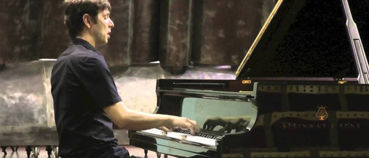 Javier Lazo, reconocido pianista suizo, ganador del premio extraordinario en el concurso Pedro Espinosa de Gran Canaria de 2004, será el encargado de interpretar obras de Schubert, Bach y Scriabin