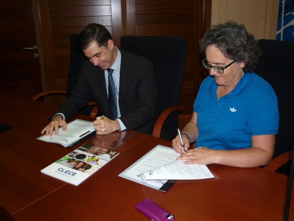 El Ayuntamiento y la empresa CLECE S.A. firman un acuerdo para desarrollar acciones orientadas a la inserción laboral de colectivos de difícil empleabilidad
