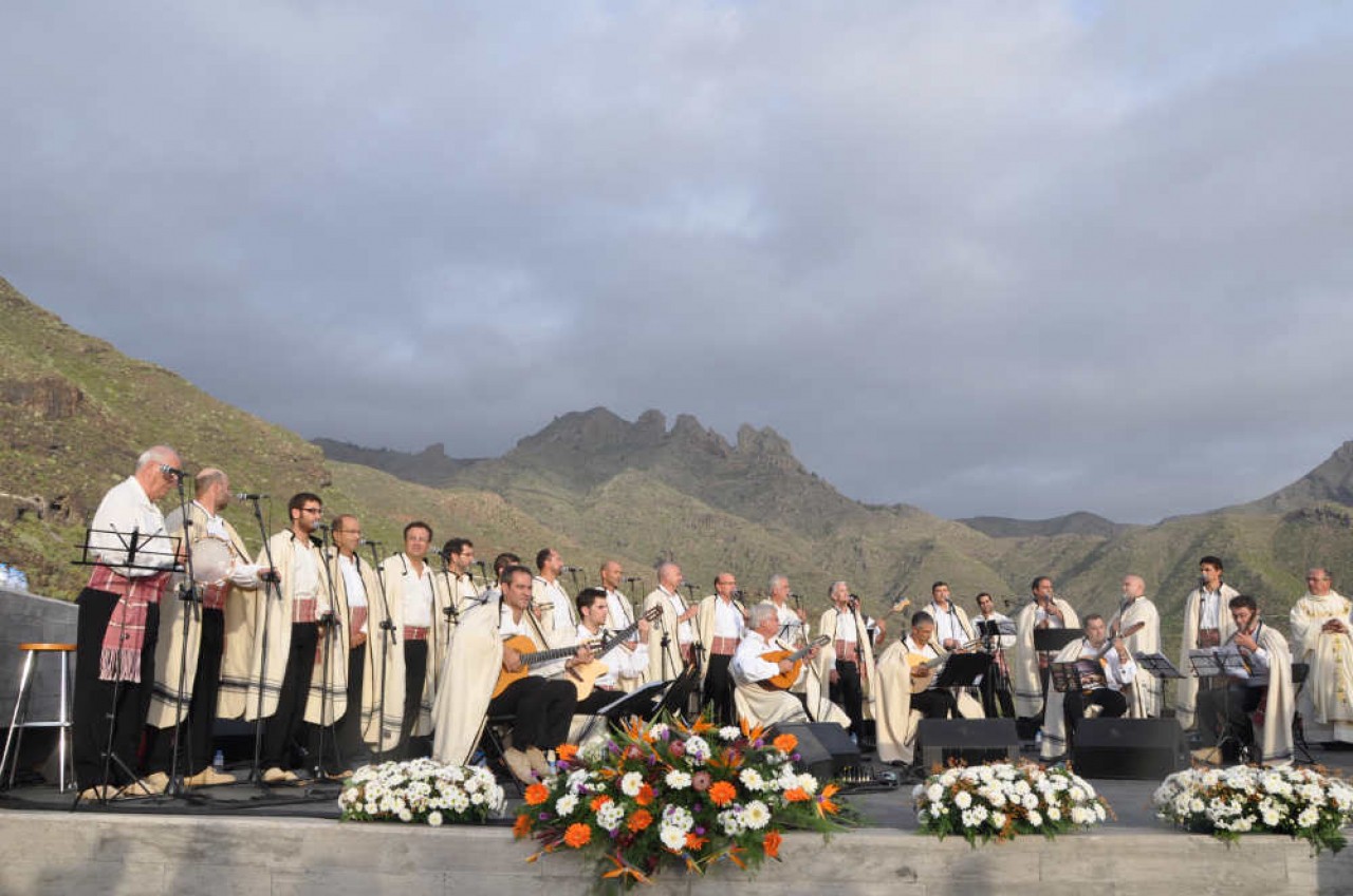  El espectáculo musical homenaje a "La Gomera" y el concierto "Sabandeños por Navidad" centran la agenda de actos culturales de la semana