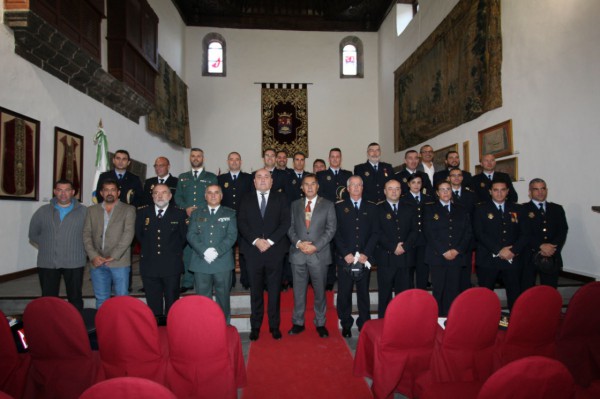 Adeje rinde homenaje a sus policías locales en el día de su patrona