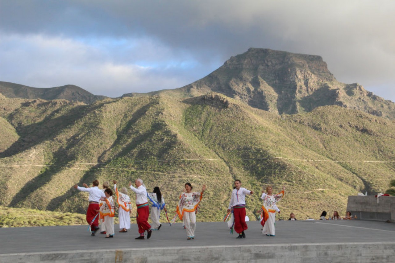 La Plaza España acogió parte del "Festival Khaita" de danza a tibetana