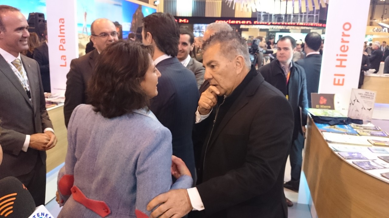 El alcalde de Adeje charla en Fitur con la Secretaria de Estado de Turismo