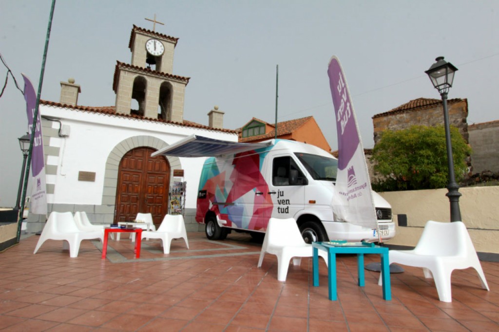 El ayuntamiento de Adeje habilita una Unidad Móvil de Información para favorecer la cercanía con la ciudadanía