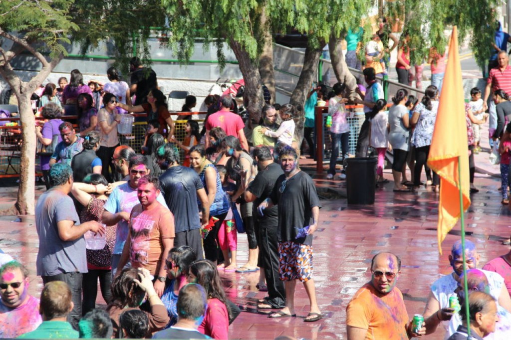 Este domingo, la plaza de Fañabé acogerá la tradicional Holi o "fiesta de los colores" de la Asociación Hindú Tenerife Sur