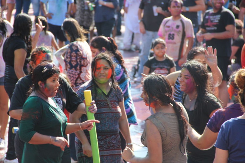 Este domingo, la plaza de Fañabé acogerá la tradicional Holi o "fiesta de los colores" de la Asociación Hindú Tenerife Sur