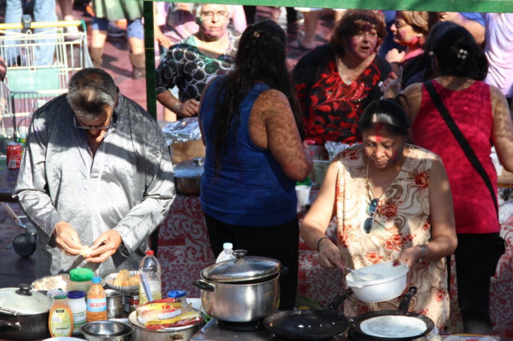 Este domingo, la plaza de Fañabé acogerá la tradicional Holi o "fiesta de los colores" de la Asociación Hindú Tenerife Sur
