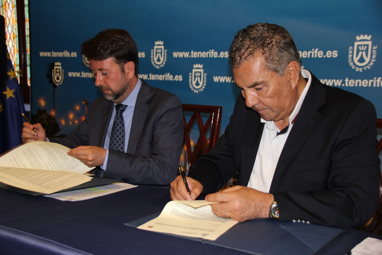Carlos Alonso y José Miguel Rodríguez Fraga firman un convenio para la mejora de Costa Adeje