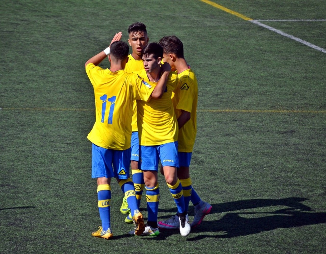 La UD Las Palmas golea al CD Laguna.