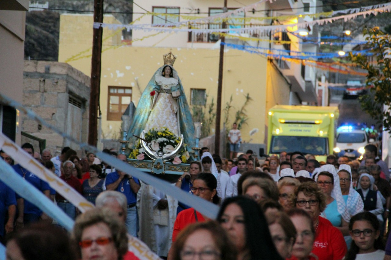Los espectáculos culturales y musicales centran el cambio de parroquia de la Virgen de La Encarnación