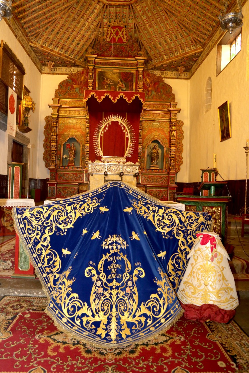 Una exposición muestra el ajuar de la Virgen de la Encarnación como símbolo de unión del pueblo