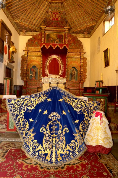  Una exposición muestra el ajuar de la Virgen de la Encarnación como símbolo de unión del pueblo