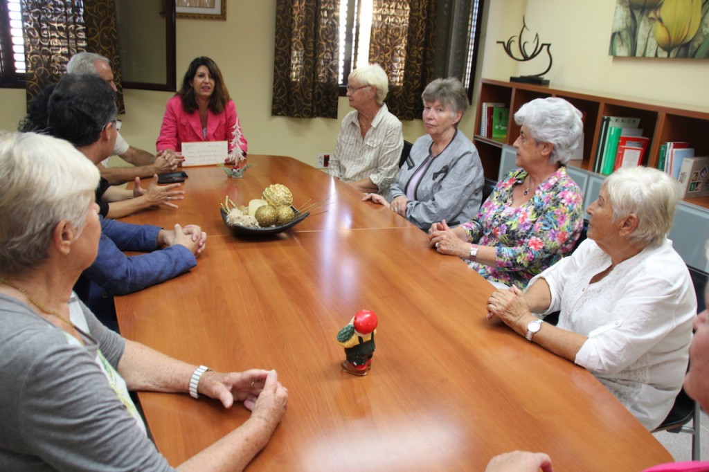La Asociación Miraverde y Jugueterías Arvelo se unen para hacer una donación de obsequios al área de Servicios Sociales de Adeje