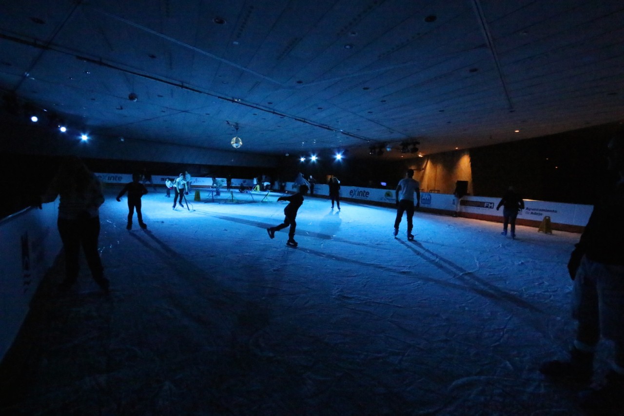 La pista de patinaje del Magma hace posible el primer partido de hockey sobre hielo de Tenerife