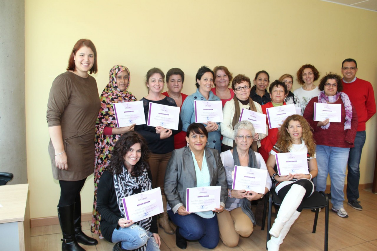 Un grupo de mujeres del municipio participan en dos talleres de informática