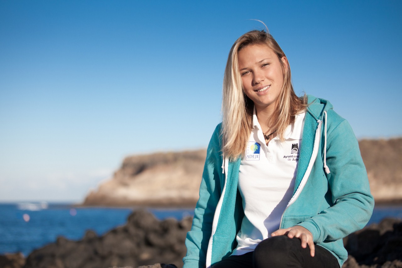 Alexandra Rinder es la persona más joven en recibir el Premio Abinque otorgado por el ayuntamiento de Adeje