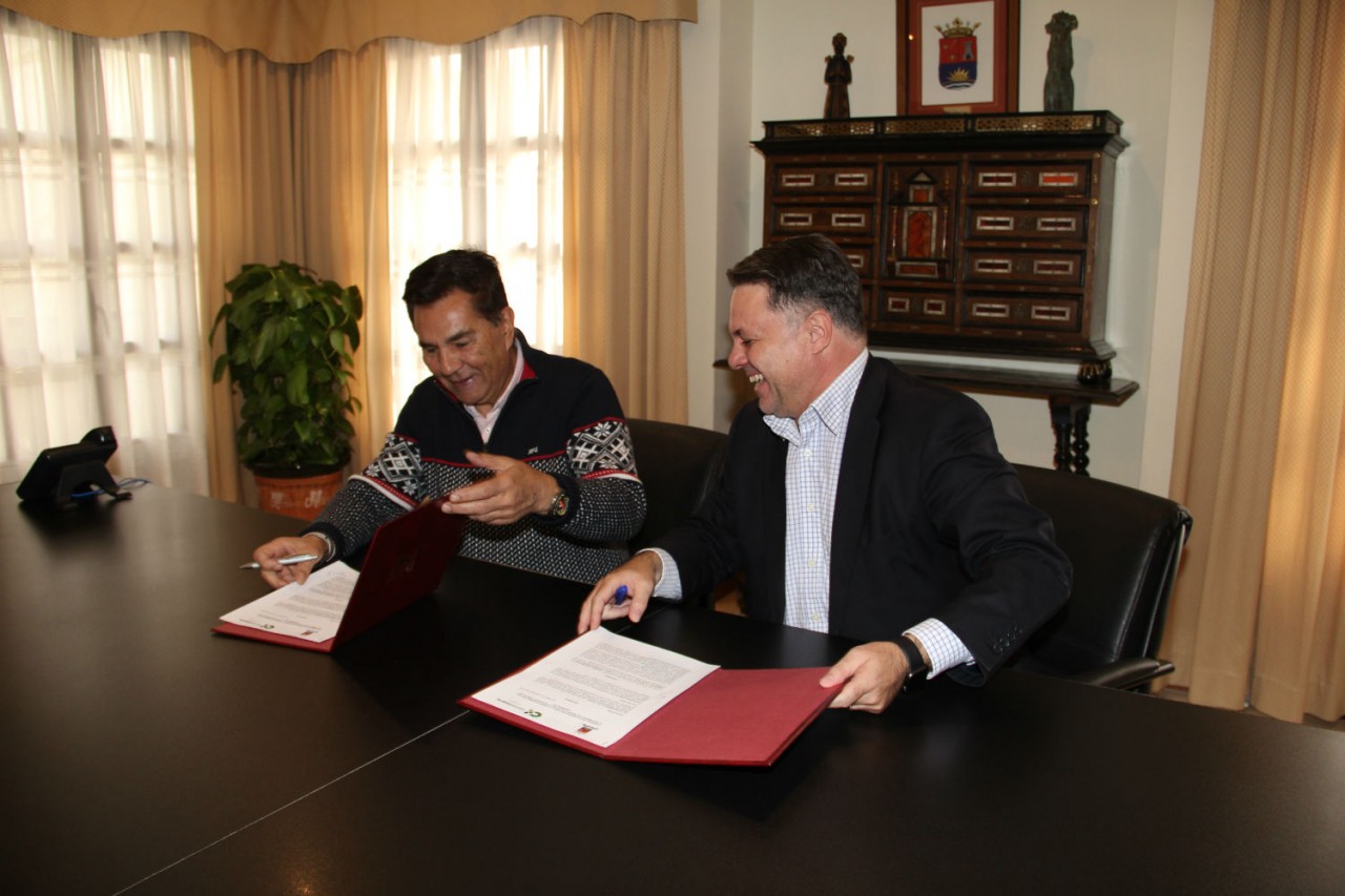 El Ayuntamiento de Adeje firma un acuerdo con Televisión Canaria para ofrecer La Pasión en todo el Archipiélago