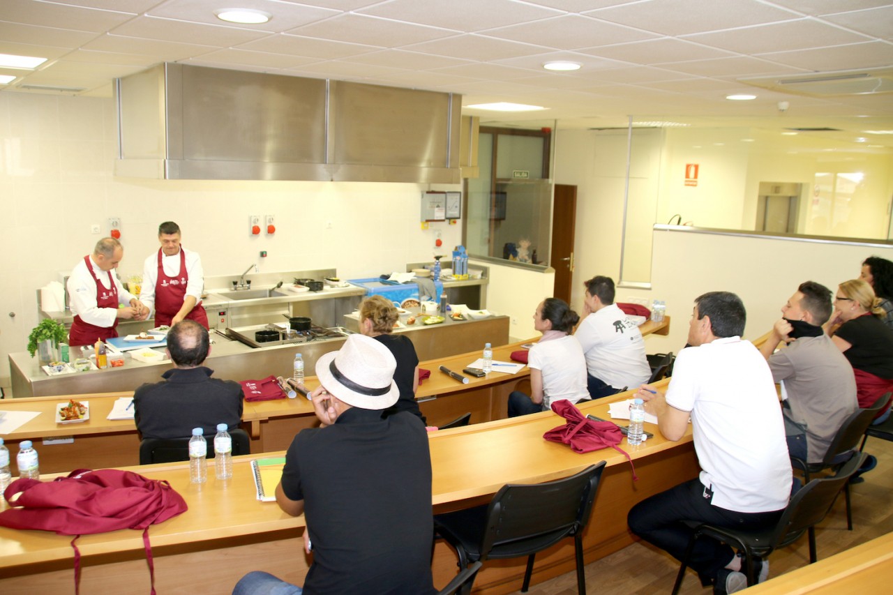 Pablo Pastor ofrece un taller a los establecimientos del proyecto "Cocina de Cuaresma"