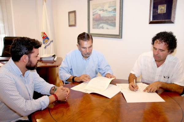 El ayuntamiento de Adeje firma un convenio con Aldeas Infantiles para desarrollar proyectos de participación