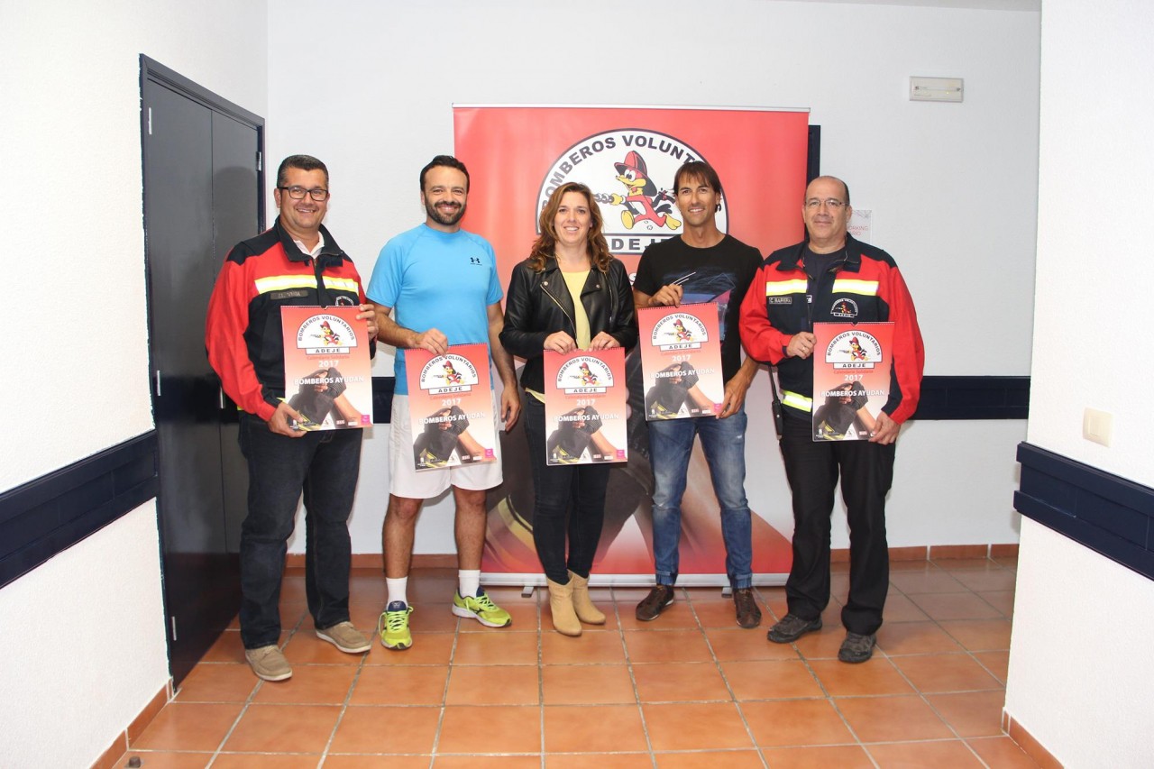 La Asociación de Bomberos Voluntarios de Adeje edita un calendario solidario