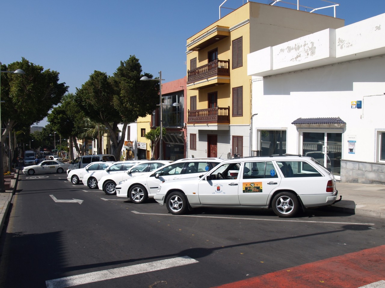 Adeje saca a licitación 15 licencias nuevas de taxi
