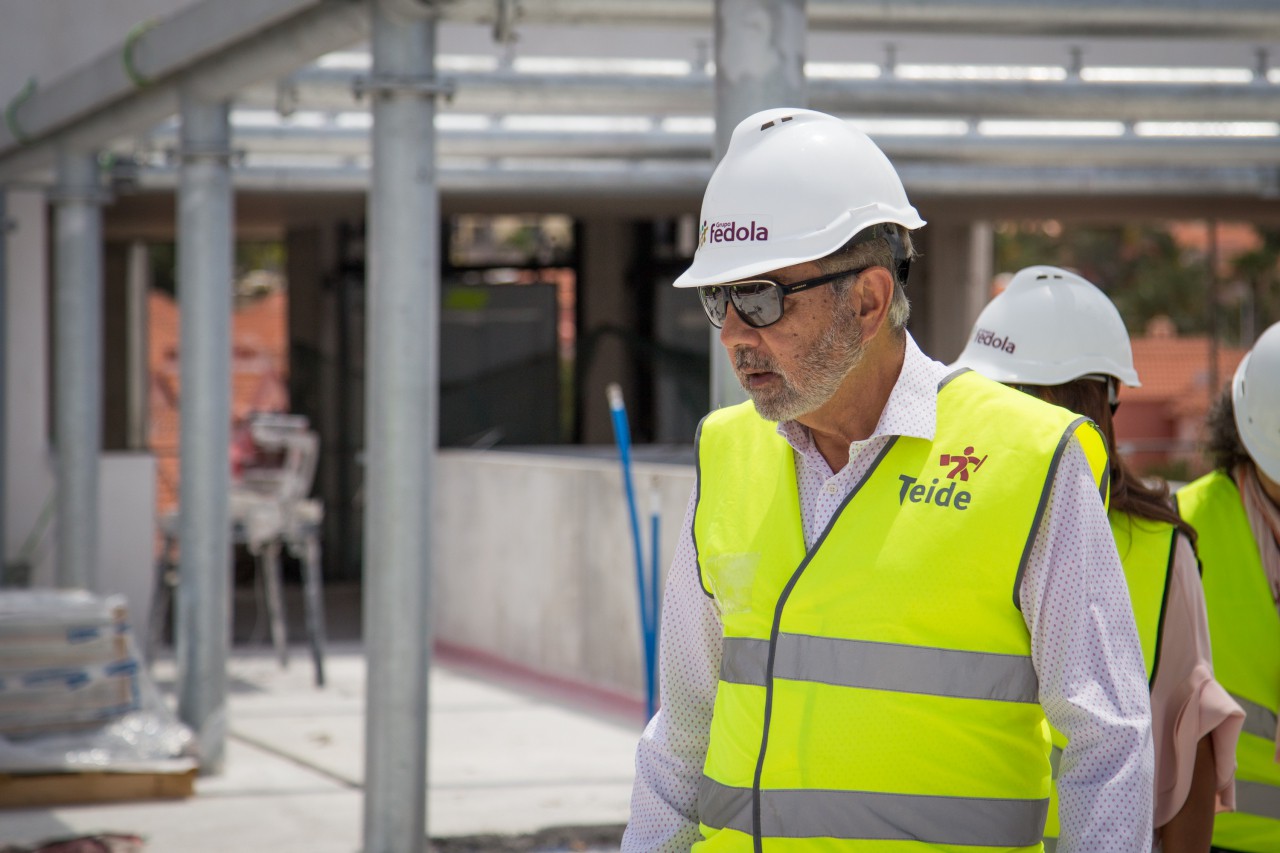 GF Hoteles recibe al alcalde de Adeje en las obras de GF Victoria