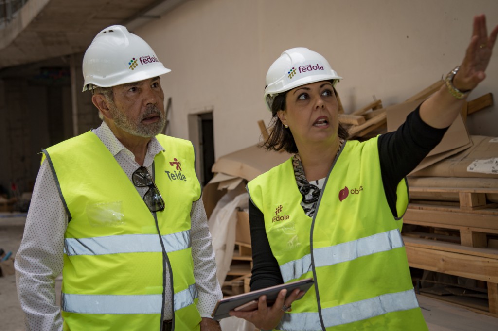GF Hoteles recibe al alcalde de Adeje en las obras de GF Victoria