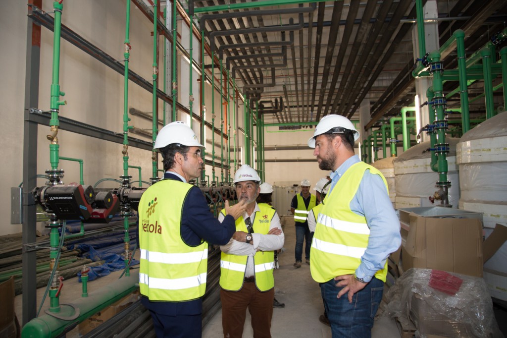 GF Hoteles recibe al alcalde de Adeje en las obras de GF Victoria