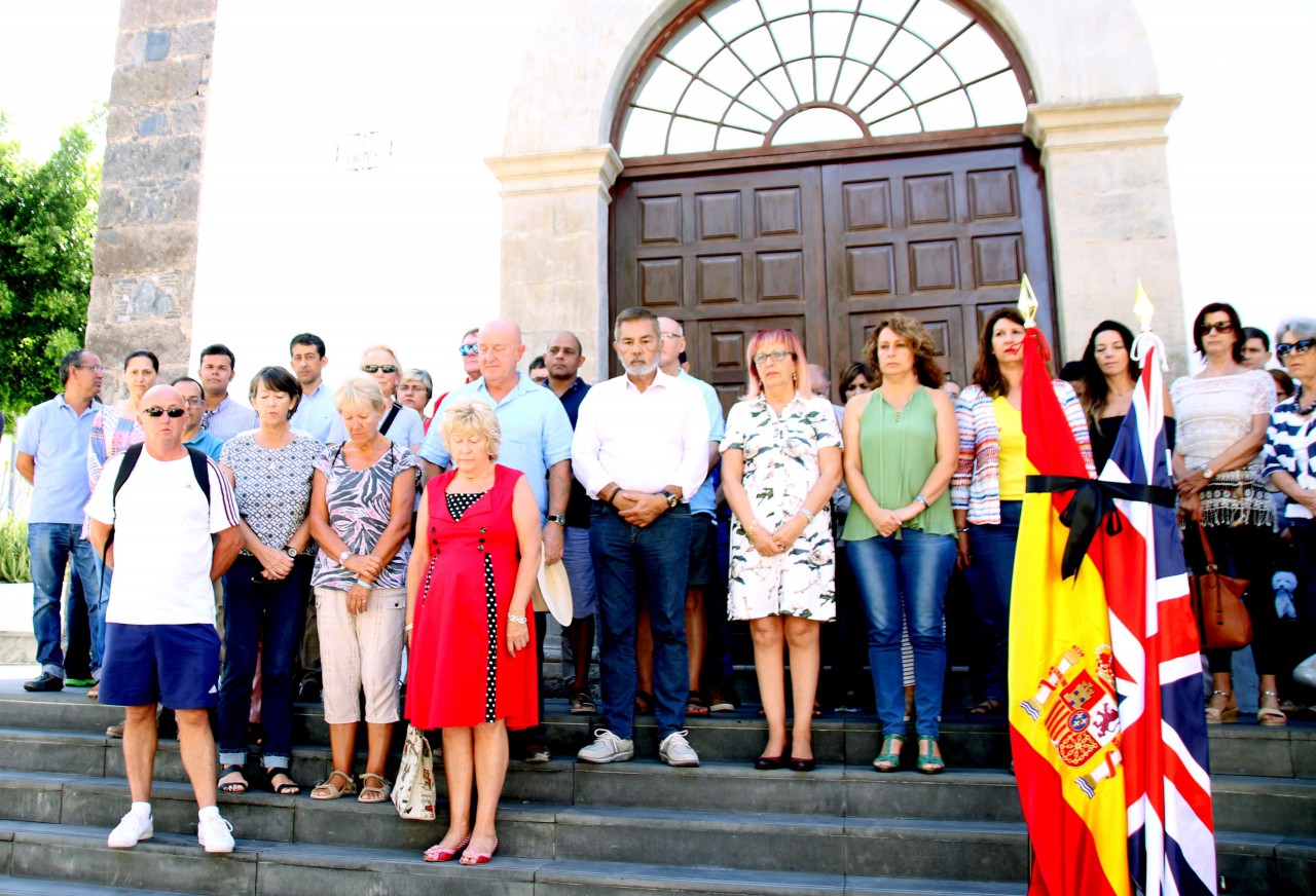  Adeje se suma a la repulsa contra la violencia