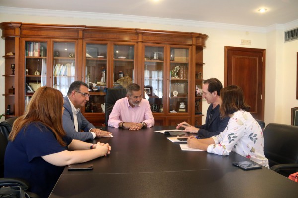 ​Adeje y Mensajeros de la Paz suscriben un acuerdo para la orientación e inserción laboral 