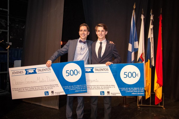  Aarón Germán Martín Durán y Manuel Gregorio reciben el premio ''Jóvenes con Talento'' a los mejores expedientes académicos del curso 2016-2017.