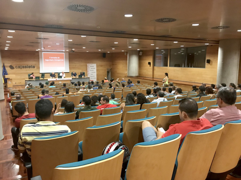 Un centenar de personas participan en las II Jornadas de Seguridad y Emergencias de Cruz Roja