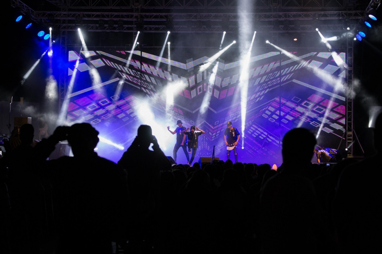 Arte, conciertos, monólogos y DJ protagonizan tres días de las fiestas adejeras