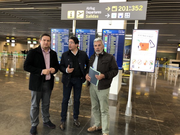  Los alcaldes de Adeje, Arona y Guía de Isora se reúnen de urgencia para valorar el cierre nocturno de los aeropuertos de Tenerife