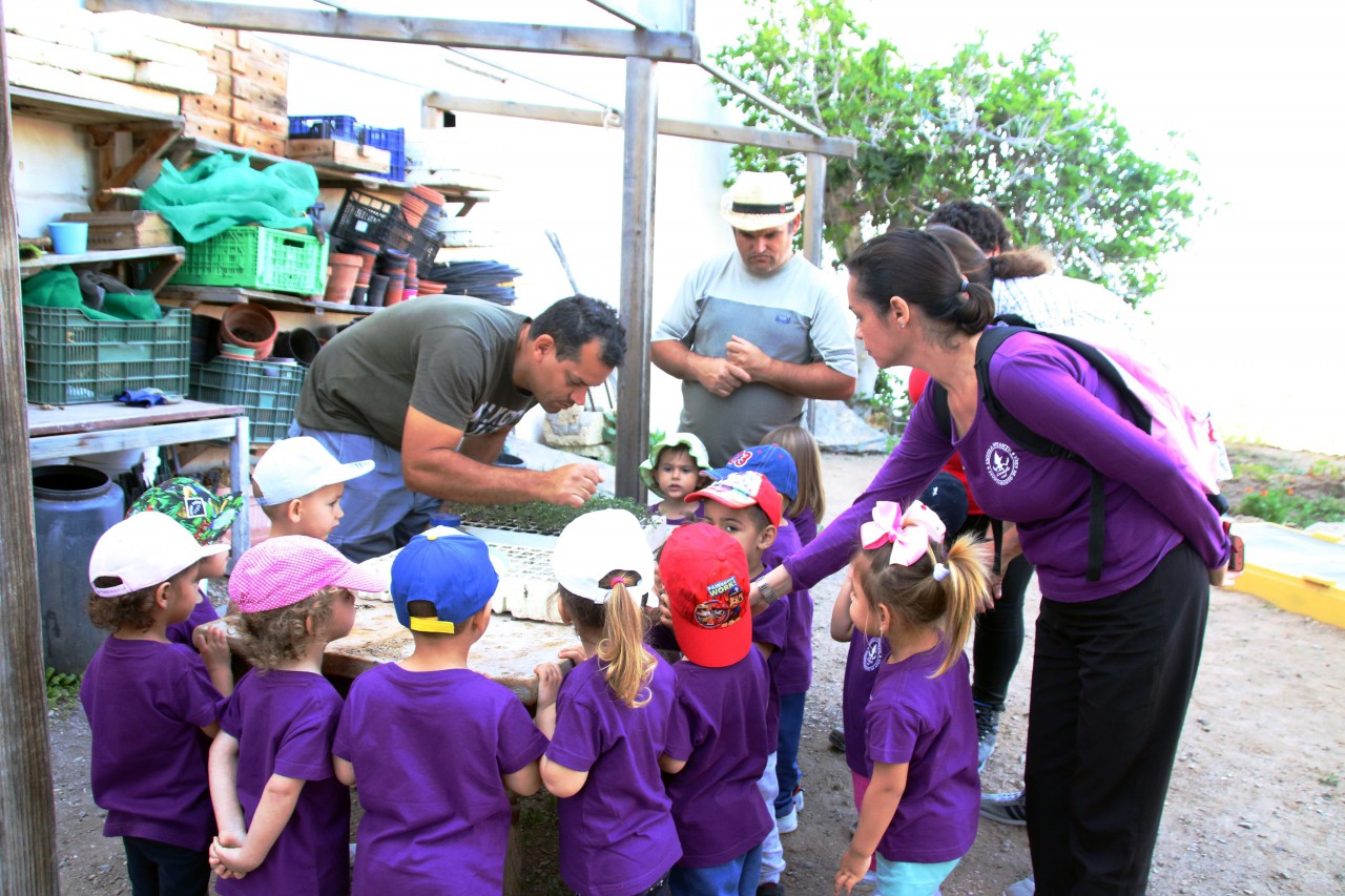El alumnado de la Escuela Infantil municipal ''El Duendecillo Azul'' visita la Asociación San Juan