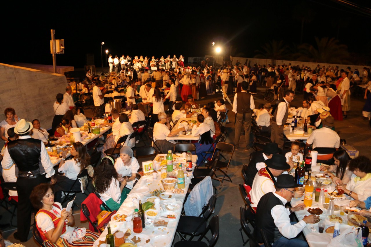Adeje celebra el Día de Canarias con su tradicional Baile de Magos