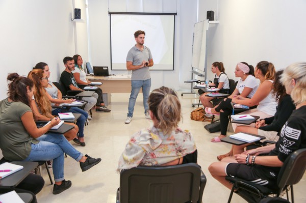 Un curso de la Universidad de Verano forma a jóvenes para que sean agentes comunitarios de género