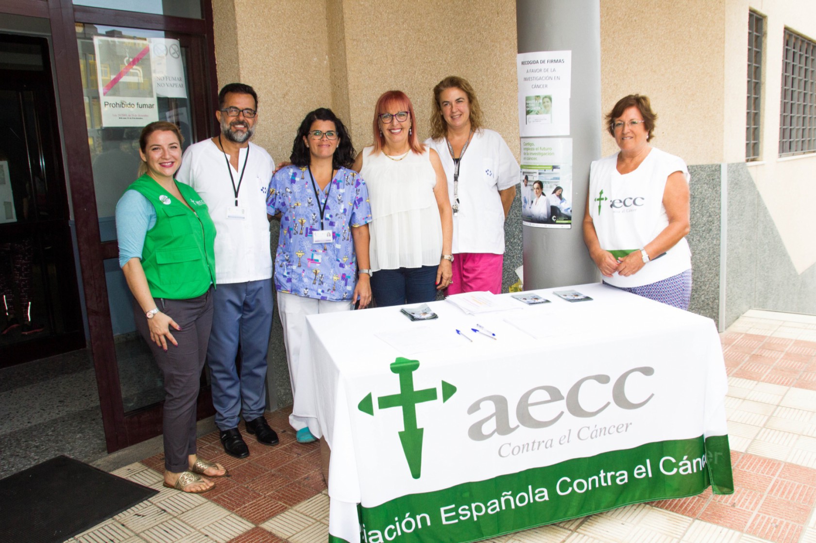 La ciudadanía adejera firma para solicitar mayores recursos para la investigación contra el cáncer