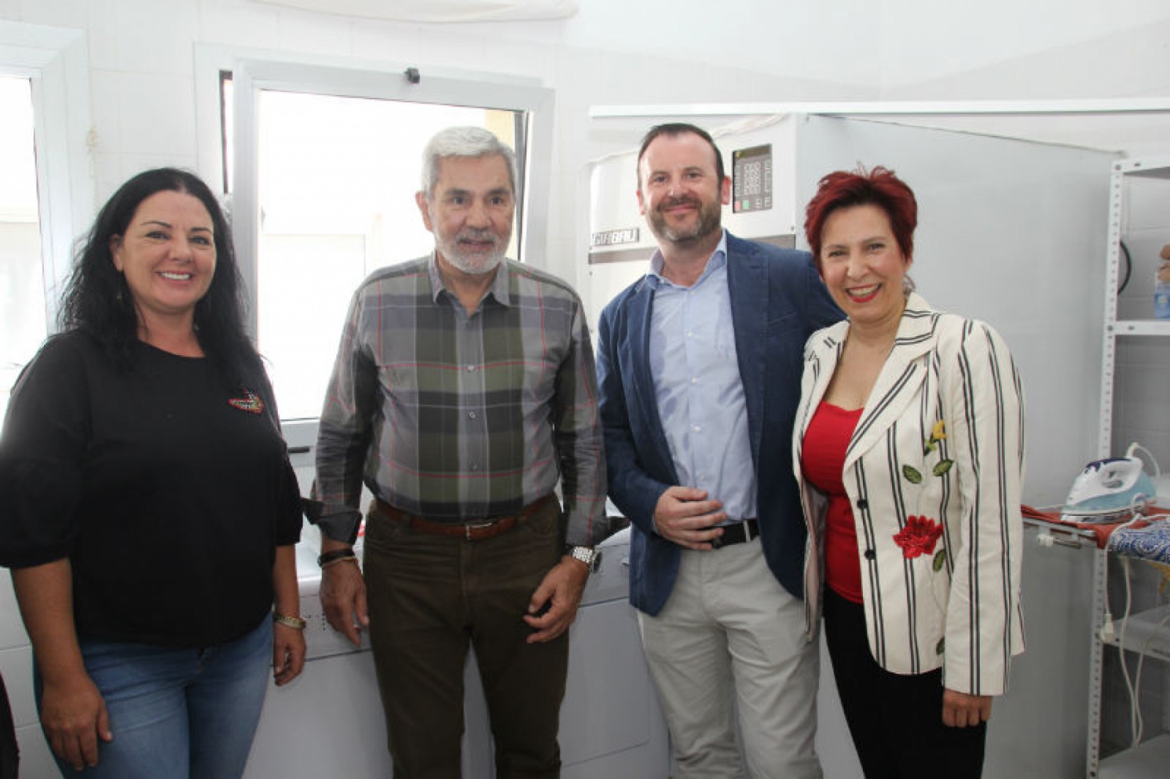 La Fundación CLC World ha donado dos secadoras a la residencia de Mayores de Adeje