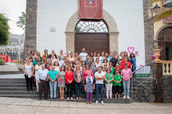 Concentración ciudadana en Adeje para la lucha contra el cáncer de mama