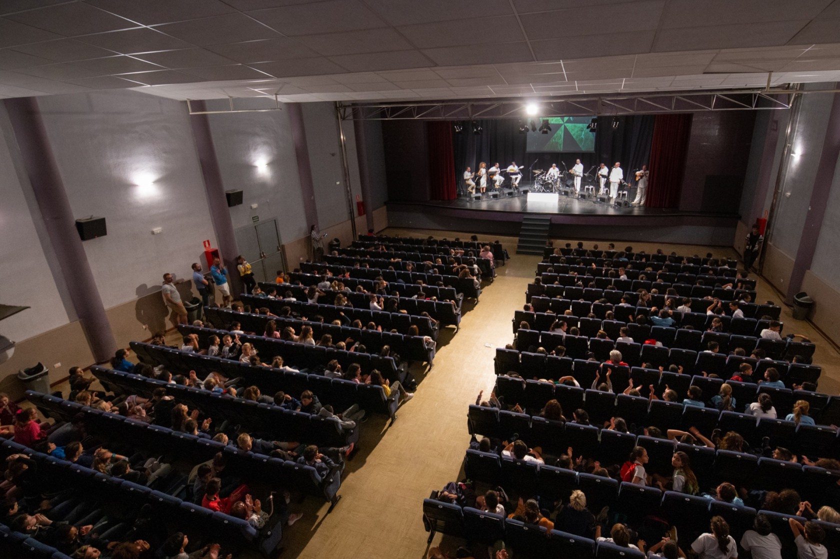 La cuarta edición de "Canarias EnCanta" trajo la música popular del Archipiélago a escolares de Adeje