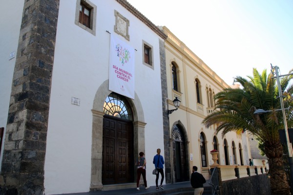 Adeje se suma al Día Mundial contra el Cáncer 