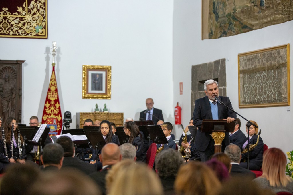 El pregón "Exaltación de la Semana Santa adejera" recorre la historia y evolución de la fe de un pueblo