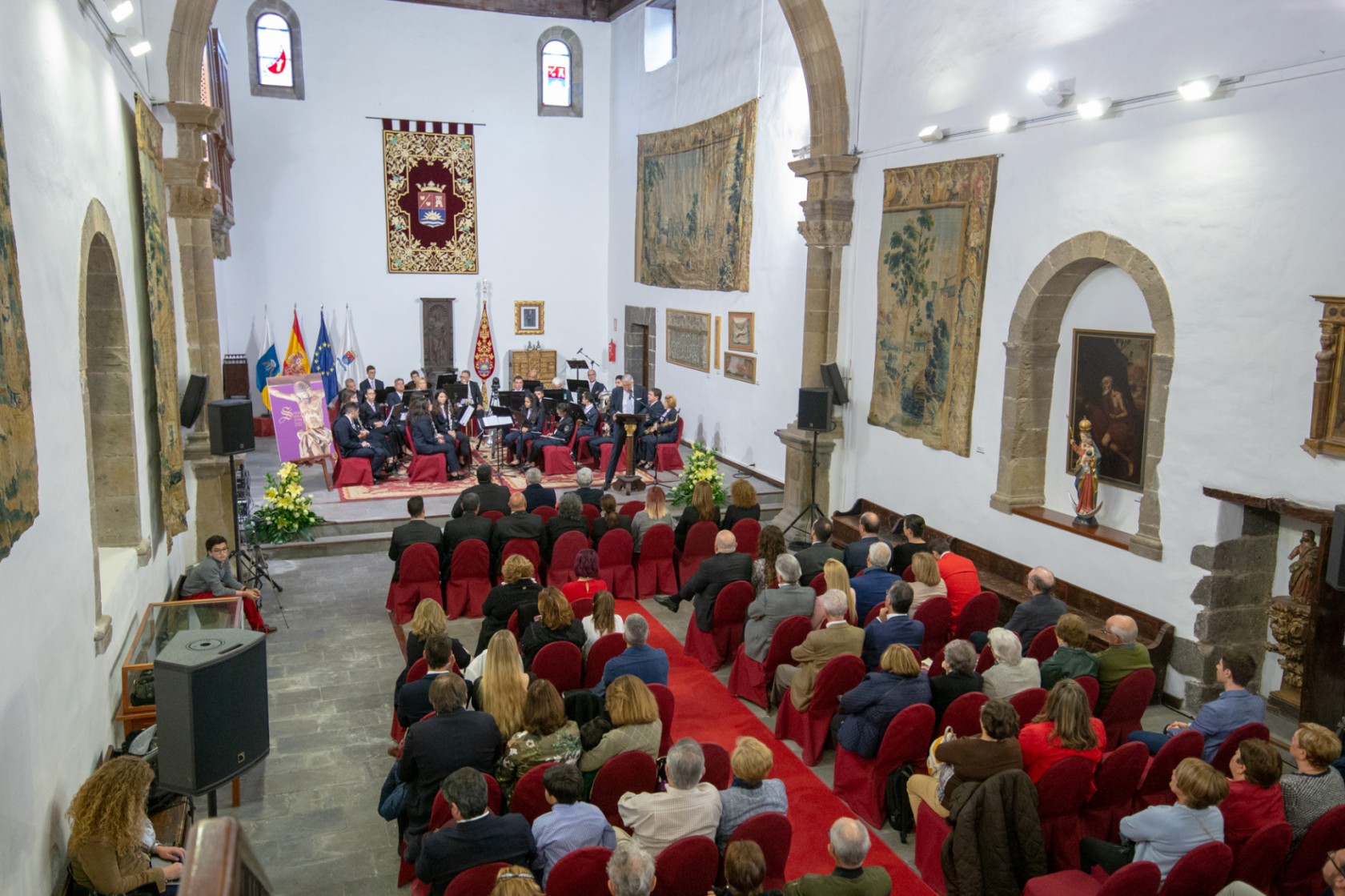 El pregón "Exaltación de la Semana Santa adejera" recorre la historia y evolución de la fe de un pueblo
