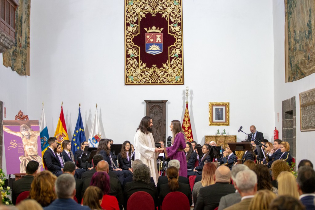 El pregón "Exaltación de la Semana Santa adejera" recorre la historia y evolución de la fe de un pueblo