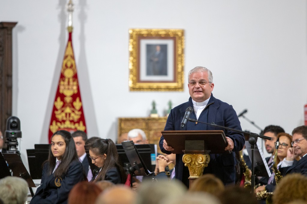 El pregón "Exaltación de la Semana Santa adejera" recorre la historia y evolución de la fe de un pueblo