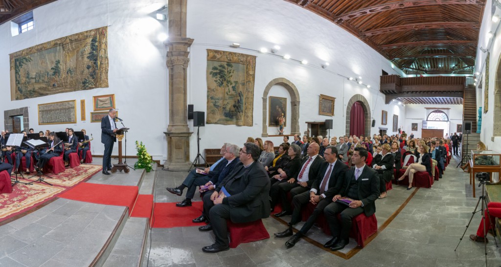 El pregón "Exaltación de la Semana Santa adejera" recorre la historia y evolución de la fe de un pueblo